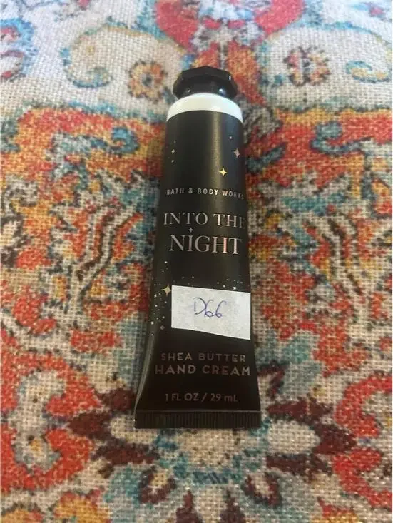 D66 1 Bath and Body Works hand cream 1 oz shea butter into the night - Picture 1 of 2